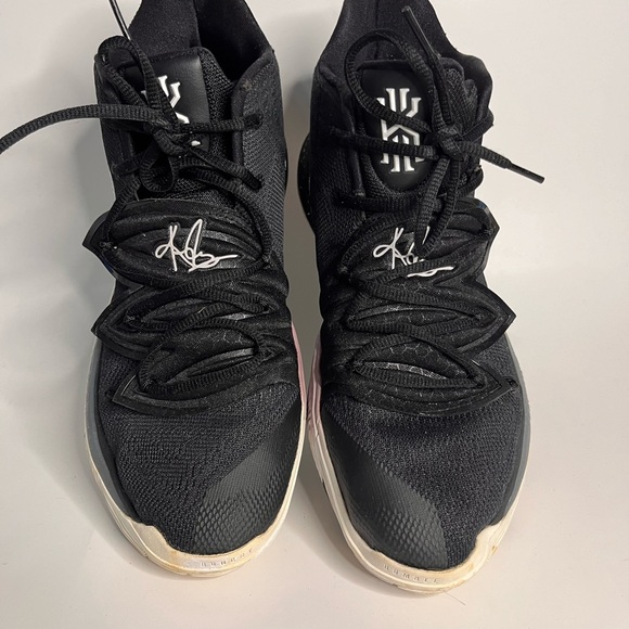 Nike Kyrie 5 Black Magic Basketball Shoes - Picture 9 of 13